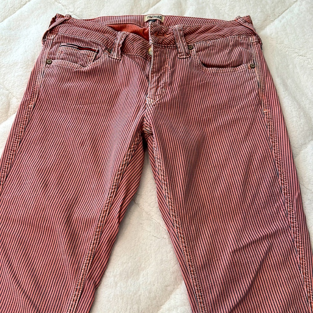 Exclusive of decoration. Hilfiger Denim jeans